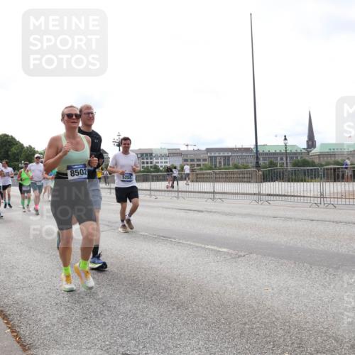 29.06.2025 - hella hamburg halbmarathon Lena Gebhardt http://msf.ph/oto/8404637 29.06.2025 10:24:11 Lombardsbrücke 17414, 8502, 5258, 1005, 1009, 1064, 1389, 1444, 1545, 2125, 2132, 2477, 2489, 3013, 3185, 3285, 3579, 3786, 4122, 4162, 4464, 4597, 4684, 4719, 4990, 4993, 5039, 5055, 5258, 5260, 5358, 5661, 5954, 6478, 6524, 6526, 7013, 7426, 7528, 7920, 7975, 8141, 8149, 8167, 8181, 8187, 8297, 8502, 8676, 8717, 9063, 9217, 9603, 11044, 11306, 11347, 11415, 11454, 12210, 13149, 13380, 13573, 13711, 14143, 14521, 15739, 15853 meine-sportfotos.de