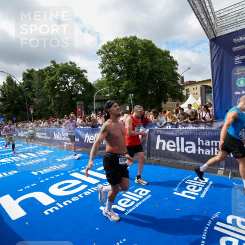 29.06.2025 - hella hamburg halbmarathon Zöllner http://msf.ph/oto/8404642 29.06.2025 10:39:51 Ziel 1975, 2525, 2573, 6149, 11714, 13190, 14204, 15435, 15744, 15813, 16580, 17005, 17792, 18013 meine-sportfotos.de