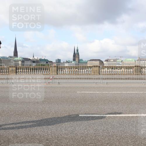 29.06.2025 - hella hamburg halbmarathon Lena Gebhardt http://msf.ph/oto/8404645 29.06.2025 08:54:15 Lombardsbrücke  meine-sportfotos.de