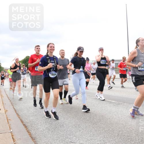 29.06.2025 - hella hamburg halbmarathon Lena Gebhardt http://msf.ph/oto/8404647 29.06.2025 10:58:32 Lombardsbrücke 16329, 10473, 1001, 1326, 1365, 1380, 1514, 1646, 1845, 2043, 2169, 2273, 2275, 2449, 2649, 2929, 3416, 3540, 3565, 3868, 4042, 4043, 4117, 4225, 4294, 5104, 5159, 5655, 5732, 5782, 5988, 6010, 6330, 6341, 6554, 6588, 6633, 6702, 6825, 6927, 7095, 7096, 7262, 7443, 7617, 7664, 7783, 7870, 7933, 7967, 8076, 8439, 8440, 8441, 8442, 8512, 8592, 8701, 8752, 8888, 9123, 9221, 9225, 9239, 9319, 9563, 9636, 9889, 9960, 9982, 10498 meine-sportfotos.de