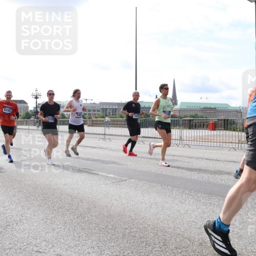 29.06.2025 - hella hamburg halbmarathon Lena Gebhardt http://msf.ph/oto/8404658 29.06.2025 10:16:32 Lombardsbrücke 15, 16607, 14857, 8295, 2156, 1117, 1212, 1240, 1244, 1308, 1403, 1599, 1825, 2071, 2165, 2347, 2803, 2835, 2912, 3030, 3088, 3134, 3156, 3176, 3484, 3648, 3687, 4478, 4583, 4637, 5036, 5037, 5046, 5294, 6024, 6488, 6742, 6941, 7158, 7358, 7753, 8169, 8274, 8295, 8317, 8597, 8619, 8645, 8707, 8847, 8857, 9091, 9208, 9332, 9492, 9601, 9628, 9664, 9676, 9802, 9810, 9881, 10076, 10107, 10139, 10141, 10183, 10232, 10292, 10844, 10990, 11344, 11345 meine-sportfotos.de