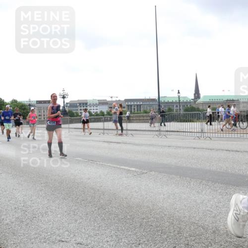 29.06.2025 - hella hamburg halbmarathon Lena Gebhardt http://msf.ph/oto/8404664 29.06.2025 10:41:04 Lombardsbrücke 4234, 7879, 1075, 1317, 1323, 1731, 2042, 2173, 2206, 2229, 2299, 2805, 2858, 3121, 3306, 3432, 3532, 3533, 3694, 4044, 4234, 4411, 4412, 4530, 4612, 4638, 4774, 4775, 4972, 5086, 5225, 5549, 5688, 5689, 5753, 5928, 6088, 6098, 6163, 6289, 6474, 6842, 7293, 7661, 7821, 7829, 7956, 8053, 8054, 8293, 8385, 8429, 8430, 8586, 8751, 8769, 8878, 8992, 9009, 9237, 9962, 10181, 10269, 10407, 10644, 10835, 11053 meine-sportfotos.de