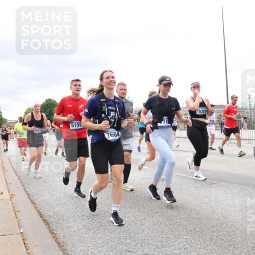 29.06.2025 - hella hamburg halbmarathon Lena Gebhardt http://msf.ph/oto/8404670 29.06.2025 10:58:32 Lombardsbrücke 16878, 18, 5159, 7664, 16329, 10473, 1001, 1326, 1365, 1380, 1514, 1646, 1845, 2043, 2169, 2273, 2275, 2449, 2649, 2929, 3416, 3540, 3565, 3868, 4042, 4043, 4117, 4225, 4294, 5104, 5159, 5655, 5732, 5782, 5988, 6010, 6330, 6341, 6554, 6588, 6633, 6702, 6825, 6927, 7095, 7096, 7262, 7443, 7617, 7664, 7783, 7870, 7933, 7967, 8076, 8439, 8440, 8441, 8442, 8512, 8592, 8701, 8752, 8888, 9123, 9221, 9225, 9239, 9319, 9563, 9636, 9889, 9960, 9982, 10498 meine-sportfotos.de