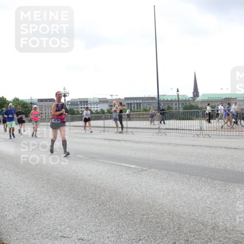 29.06.2025 - hella hamburg halbmarathon Lena Gebhardt http://msf.ph/oto/8404698 29.06.2025 10:41:04 Lombardsbrücke 17879, 17231, 4234, 1075, 1317, 1323, 1731, 2042, 2173, 2206, 2229, 2299, 2805, 2858, 3121, 3306, 3432, 3532, 3533, 3694, 4044, 4234, 4411, 4412, 4530, 4612, 4638, 4774, 4775, 4972, 5086, 5225, 5549, 5688, 5689, 5753, 5928, 6088, 6098, 6163, 6289, 6474, 6842, 7293, 7661, 7821, 7829, 7956, 8053, 8054, 8293, 8385, 8429, 8430, 8586, 8751, 8769, 8878, 8992, 9009, 9237, 9962, 10181, 10269, 10407, 10644, 10835, 11053 meine-sportfotos.de