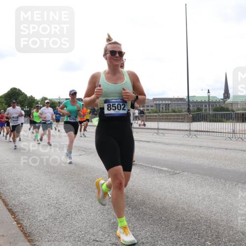 29.06.2025 - hella hamburg halbmarathon Lena Gebhardt http://msf.ph/oto/8404719 29.06.2025 10:24:11 Lombardsbrücke 17414, 5260, 8502, 1005, 1009, 1064, 1389, 1444, 1545, 2125, 2132, 2477, 2489, 3013, 3185, 3285, 3579, 3786, 4122, 4162, 4464, 4597, 4684, 4719, 4990, 4993, 5039, 5055, 5258, 5260, 5358, 5661, 5954, 6478, 6524, 6526, 7013, 7426, 7528, 7920, 7975, 8141, 8149, 8167, 8181, 8187, 8297, 8502, 8676, 8717, 9063, 9217, 9603, 11044, 11306, 11347, 11415, 11454, 12210, 13149, 13380, 13573, 13711, 14143, 14521, 15739, 15853 meine-sportfotos.de
