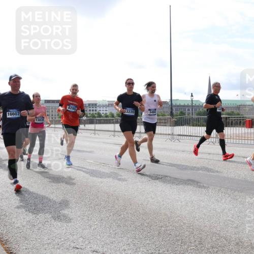 29.06.2025 - hella hamburg halbmarathon Lena Gebhardt http://msf.ph/oto/8404729 29.06.2025 10:16:32 Lombardsbrücke 4478, 15487, 16607, 13835, 3484, 3220, 8295, 3156, 1117, 1212, 1240, 1244, 1308, 1403, 1599, 1825, 2071, 2165, 2347, 2803, 2835, 2912, 3030, 3088, 3134, 3156, 3176, 3484, 3648, 3687, 4478, 4583, 4637, 5036, 5037, 5046, 5294, 6024, 6488, 6742, 6941, 7158, 7358, 7753, 8169, 8274, 8295, 8317, 8597, 8619, 8645, 8707, 8847, 8857, 9091, 9208, 9332, 9492, 9601, 9628, 9664, 9676, 9802, 9810, 9881, 10076, 10107, 10139, 10141, 10183, 10232, 10292, 10844, 10990, 11344, 11345 meine-sportfotos.de