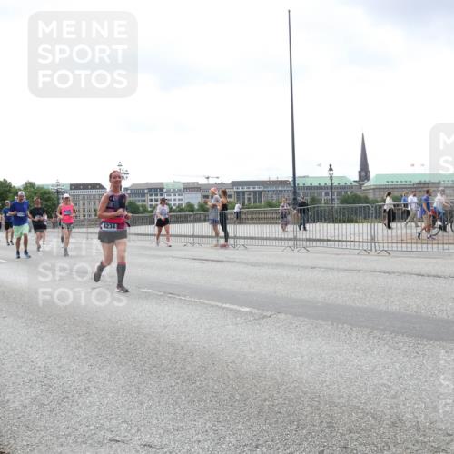 29.06.2025 - hella hamburg halbmarathon Lena Gebhardt http://msf.ph/oto/8404734 29.06.2025 10:41:05 Lombardsbrücke 4234, 7879, 1075, 1317, 1323, 1731, 2042, 2173, 2206, 2229, 2299, 2805, 2858, 3121, 3306, 3432, 3532, 3533, 3694, 4044, 4234, 4412, 4530, 4612, 4638, 4774, 4775, 4972, 5086, 5225, 5549, 5688, 5689, 5753, 5928, 6088, 6098, 6163, 6250, 6289, 6474, 6842, 7293, 7661, 7821, 7829, 7956, 8053, 8054, 8293, 8385, 8429, 8430, 8586, 8751, 8769, 8878, 8992, 9009, 9237, 9962, 10181, 10269, 10407, 10644, 10835, 11053 meine-sportfotos.de