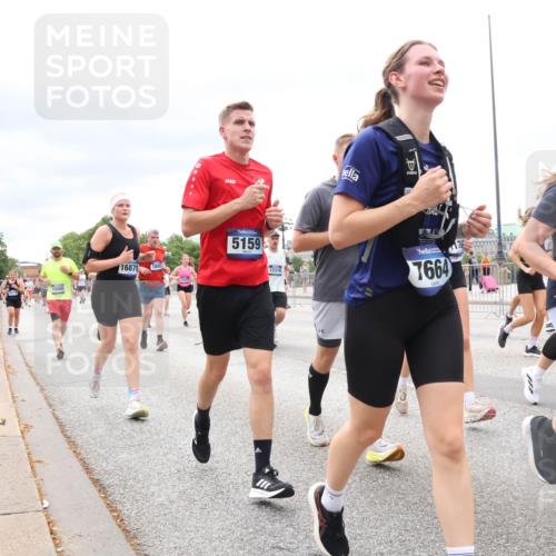 29.06.2025 - hella hamburg halbmarathon Lena Gebhardt http://msf.ph/oto/8404755 29.06.2025 10:58:33 Lombardsbrücke 10498, 16878, 1845, 5159, 12310, 7664, 1001, 1326, 1365, 1380, 1514, 1646, 1845, 2043, 2169, 2273, 2275, 2449, 2649, 2929, 3416, 3540, 3565, 3868, 4042, 4043, 4117, 4225, 4294, 5104, 5159, 5655, 5732, 5782, 5988, 6010, 6330, 6341, 6554, 6588, 6633, 6702, 6825, 6927, 7095, 7096, 7262, 7443, 7617, 7664, 7783, 7870, 7933, 7967, 8076, 8439, 8440, 8441, 8442, 8512, 8592, 8701, 8752, 8888, 9123, 9221, 9225, 9239, 9563, 9636, 9889, 9960, 9982, 10498 meine-sportfotos.de
