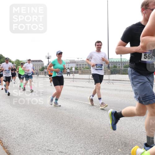29.06.2025 - hella hamburg halbmarathon Lena Gebhardt http://msf.ph/oto/8404799 29.06.2025 10:24:12 Lombardsbrücke 17414, 3185, 18216, 5260, 5258, 5661, 8, 1005, 1009, 1064, 1389, 1444, 1545, 2132, 2477, 2489, 3013, 3185, 3285, 3579, 3786, 4122, 4162, 4464, 4597, 4684, 4719, 4990, 4993, 5039, 5055, 5258, 5260, 5358, 5661, 5954, 6478, 6524, 6526, 7013, 7426, 7528, 7920, 7975, 8141, 8149, 8167, 8187, 8297, 8502, 8676, 8717, 9063, 9217, 9603, 11044, 11306, 11347, 11415, 11454, 12210, 13149, 13380, 13573, 13711, 14143, 14521, 15739, 15853 meine-sportfotos.de