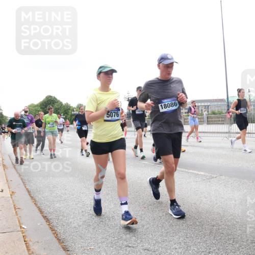 29.06.2025 - hella hamburg halbmarathon Lena Gebhardt http://msf.ph/oto/8404803 29.06.2025 10:50:18 Lombardsbrücke 5076, 12079, 18086, 6680, 13309, 1259, 1487, 1511, 1828, 2047, 2212, 3203, 3680, 3701, 3710, 3805, 3897, 4090, 4168, 4870, 4961, 5119, 5131, 5749, 5751, 5997, 6680, 6830, 7505, 7677, 7721, 7722, 7755, 8254, 8299, 8834, 9015, 9605, 9940, 10060, 10286, 10617, 10683, 10744, 11030, 11426, 11696, 11716, 11760, 12079, 13127, 13128, 13309, 13381, 13744, 13846, 13887, 14102, 14144, 14505, 14545, 14591, 14940, 15017, 15230, 15626 meine-sportfotos.de