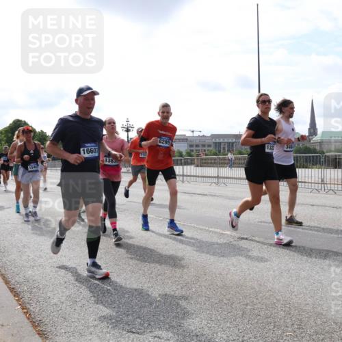 29.06.2025 - hella hamburg halbmarathon Lena Gebhardt http://msf.ph/oto/8404826 29.06.2025 10:16:33 Lombardsbrücke 4478, 15487, 16607, 1383, 7150, 8295, 14857, 1322, 348, 1117, 1212, 1240, 1244, 1403, 1599, 1825, 2165, 2347, 2803, 2835, 2912, 3030, 3088, 3134, 3156, 3176, 3450, 3484, 3648, 3687, 4478, 4583, 4637, 5036, 5037, 5046, 5294, 6024, 6328, 6488, 6742, 6941, 6948, 7158, 7358, 7753, 8274, 8295, 8317, 8597, 8619, 8645, 8707, 8847, 8857, 9091, 9208, 9332, 9492, 9601, 9628, 9664, 9676, 9802, 9810, 9881, 10076, 10107, 10139, 10141, 10183, 10232, 10292, 10844, 10990, 11344, 11345 meine-sportfotos.de