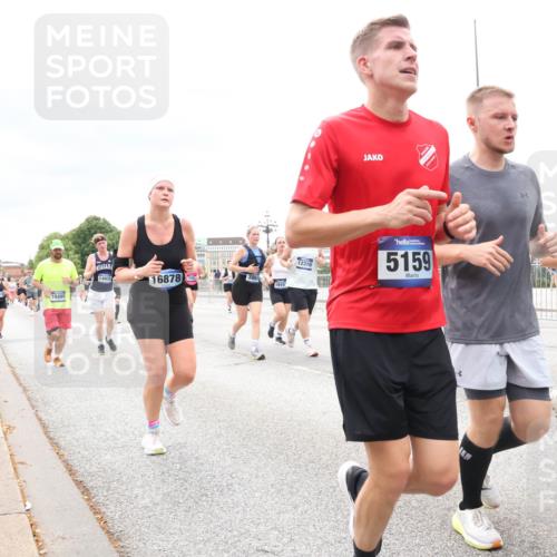 29.06.2025 - hella hamburg halbmarathon Lena Gebhardt http://msf.ph/oto/8404830 29.06.2025 10:58:33 Lombardsbrücke 10498, 14935, 16878, 386, 1918, 12310, 5159, 708, 1001, 1326, 1365, 1380, 1514, 1646, 1845, 2043, 2169, 2273, 2275, 2449, 2649, 2929, 3416, 3540, 3565, 3868, 4042, 4043, 4117, 4225, 4294, 5104, 5159, 5655, 5732, 5782, 5988, 6010, 6330, 6341, 6554, 6588, 6633, 6702, 6825, 6927, 7095, 7096, 7262, 7443, 7617, 7664, 7783, 7870, 7933, 7967, 8076, 8439, 8440, 8441, 8442, 8512, 8592, 8701, 8752, 8888, 9123, 9221, 9225, 9239, 9563, 9636, 9889, 9960, 9982, 10498 meine-sportfotos.de