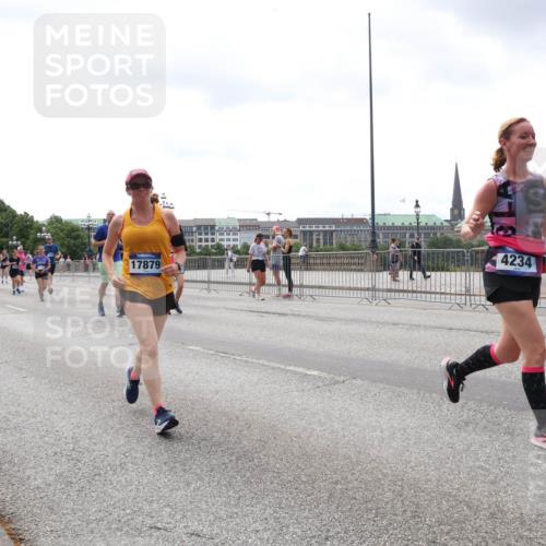 29.06.2025 - hella hamburg halbmarathon Lena Gebhardt http://msf.ph/oto/8404865 29.06.2025 10:41:06 Lombardsbrücke 4530, 4234, 17879, 6842, 1075, 1317, 1323, 1731, 2042, 2173, 2206, 2229, 2299, 2805, 2858, 3121, 3306, 3432, 3532, 3533, 3694, 4044, 4234, 4412, 4530, 4612, 4638, 4774, 4775, 4972, 5086, 5225, 5549, 5688, 5689, 5753, 5928, 6088, 6098, 6163, 6250, 6289, 6474, 6842, 7293, 7661, 7821, 7829, 7956, 8053, 8054, 8293, 8385, 8429, 8430, 8586, 8751, 8769, 8878, 8992, 9009, 9237, 9962, 10181, 10269, 10407, 10644, 10835, 11053 meine-sportfotos.de