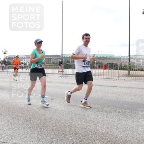 29.06.2025 - hella hamburg halbmarathon Lena Gebhardt http://msf.ph/oto/8404872 29.06.2025 10:24:13 Lombardsbrücke 5258, 5260, 17414, 1821, 3185, 1005, 1009, 1064, 1389, 1444, 1545, 2132, 2477, 2489, 3013, 3185, 3285, 3579, 3786, 4122, 4162, 4464, 4597, 4684, 4719, 4990, 4993, 5039, 5055, 5258, 5260, 5358, 5661, 5954, 6478, 6524, 6526, 7013, 7426, 7528, 7920, 7975, 8141, 8149, 8167, 8187, 8297, 8502, 8676, 8717, 9063, 9217, 9603, 11044, 11306, 11347, 11415, 11454, 12210, 13149, 13380, 13573, 13711, 14143, 15739, 15853 meine-sportfotos.de