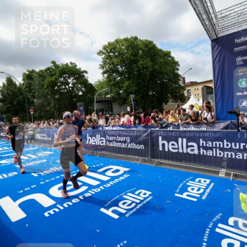 29.06.2025 - hella hamburg halbmarathon Zöllner http://msf.ph/oto/8404887 29.06.2025 10:40:01 Ziel 1603, 2563, 3626, 4766, 5050, 5375, 6080, 7981, 8467, 8574, 15421 meine-sportfotos.de