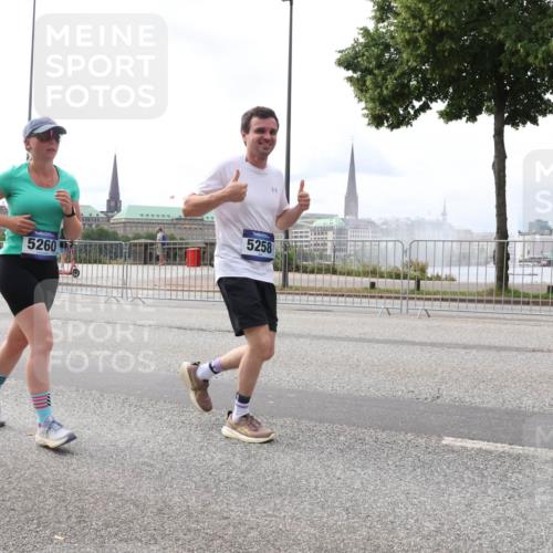 29.06.2025 - hella hamburg halbmarathon Lena Gebhardt http://msf.ph/oto/8404898 29.06.2025 10:24:13 Lombardsbrücke 5260, 4684, 5258, 1005, 1009, 1064, 1389, 1444, 1545, 2132, 2477, 2489, 3013, 3185, 3285, 3579, 3786, 4122, 4162, 4464, 4597, 4684, 4719, 4990, 4993, 5039, 5055, 5258, 5260, 5358, 5661, 5954, 6478, 6524, 6526, 7013, 7426, 7528, 7920, 7975, 8141, 8149, 8167, 8187, 8297, 8502, 8676, 8717, 9063, 9217, 9603, 11044, 11306, 11347, 11415, 11454, 12210, 13149, 13380, 13573, 13711, 14143, 15739, 15853 meine-sportfotos.de