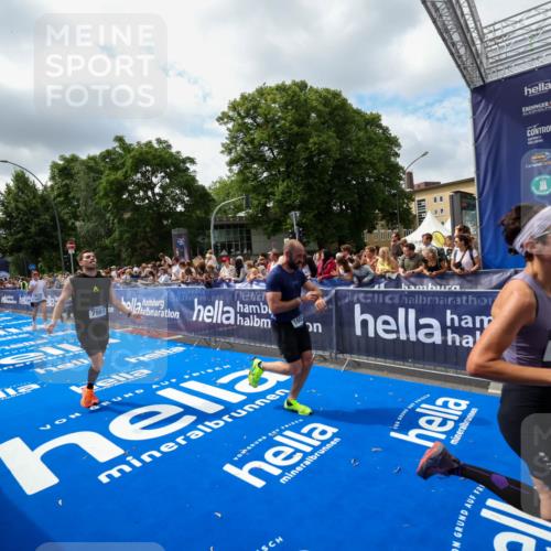 29.06.2025 - hella hamburg halbmarathon Zöllner http://msf.ph/oto/8404899 29.06.2025 10:40:01 Ziel 1603, 2563, 3626, 4766, 5050, 5375, 6080, 7981, 8467, 8574, 15421 meine-sportfotos.de