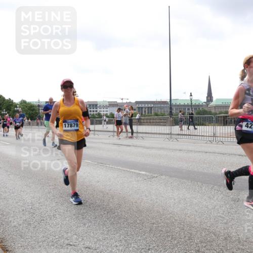 29.06.2025 - hella hamburg halbmarathon Lena Gebhardt http://msf.ph/oto/8404901 29.06.2025 10:41:06 Lombardsbrücke 4530, 6842, 17879, 4234, 1075, 1317, 1323, 1731, 2042, 2173, 2206, 2229, 2299, 2805, 2858, 3121, 3306, 3432, 3532, 3533, 3694, 4044, 4234, 4412, 4530, 4612, 4638, 4774, 4775, 4972, 5086, 5225, 5549, 5688, 5689, 5753, 5928, 6088, 6098, 6163, 6250, 6289, 6474, 6842, 7293, 7661, 7821, 7829, 7956, 8053, 8054, 8293, 8385, 8429, 8430, 8586, 8751, 8769, 8878, 8992, 9009, 9237, 9962, 10181, 10269, 10407, 10644, 10835, 11053 meine-sportfotos.de