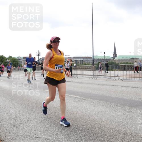 29.06.2025 - hella hamburg halbmarathon Lena Gebhardt http://msf.ph/oto/8404934 29.06.2025 10:41:07 Lombardsbrücke 4530, 6842, 17234, 170, 70, 1075, 1317, 1323, 1731, 2042, 2173, 2206, 2229, 2299, 2805, 2858, 3121, 3306, 3432, 3532, 3533, 3694, 4044, 4234, 4412, 4530, 4612, 4638, 4774, 4775, 4972, 5086, 5225, 5549, 5688, 5689, 5753, 5928, 5942, 6088, 6098, 6163, 6250, 6289, 6474, 6793, 6842, 6894, 7293, 7661, 7821, 7829, 8053, 8054, 8293, 8385, 8429, 8430, 8586, 8751, 8769, 8878, 8992, 9009, 9237, 9962, 10181, 10269, 10407, 10644, 10835, 11053 meine-sportfotos.de
