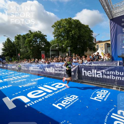 29.06.2025 - hella hamburg halbmarathon Zöllner http://msf.ph/oto/8404952 29.06.2025 10:03:49 Ziel 6 meine-sportfotos.de