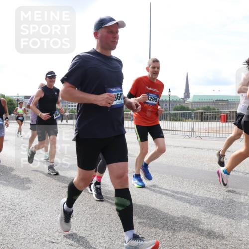 29.06.2025 - hella hamburg halbmarathon Lena Gebhardt http://msf.ph/oto/8404953 29.06.2025 10:16:33 Lombardsbrücke 4478, 360, 3295, 132, 1548, 884, 1117, 1212, 1240, 1244, 1403, 1599, 1825, 2165, 2347, 2803, 2835, 2912, 3030, 3088, 3134, 3156, 3176, 3450, 3484, 3648, 3687, 4478, 4583, 4637, 5036, 5037, 5046, 5294, 6024, 6328, 6488, 6742, 6941, 6948, 7158, 7358, 7753, 8274, 8295, 8317, 8597, 8619, 8645, 8707, 8847, 8857, 9091, 9208, 9332, 9492, 9601, 9628, 9664, 9676, 9802, 9810, 9881, 10076, 10107, 10139, 10141, 10183, 10232, 10292, 10844, 10990, 11344, 11345 meine-sportfotos.de