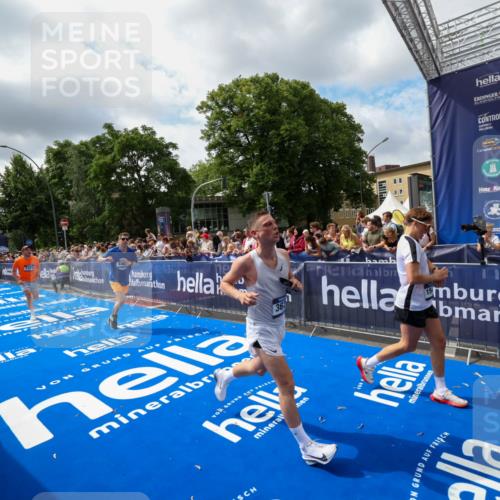 29.06.2025 - hella hamburg halbmarathon Zöllner http://msf.ph/oto/8404959 29.06.2025 10:40:04 Ziel 2826, 3626, 5050, 5375, 6080, 8467, 8574, 12091, 13514, 15421, 17973 meine-sportfotos.de