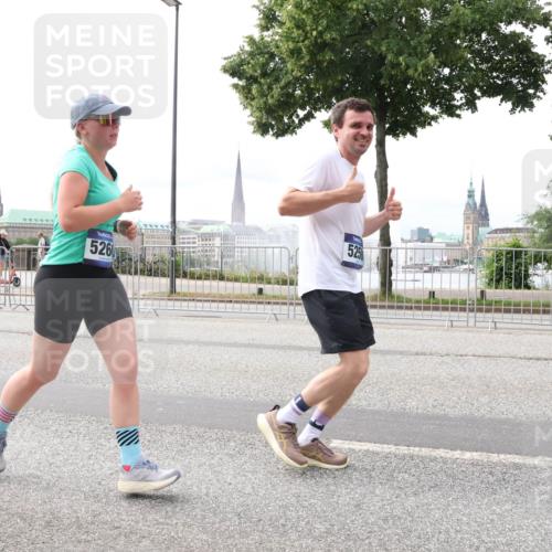 29.06.2025 - hella hamburg halbmarathon Lena Gebhardt http://msf.ph/oto/8404978 29.06.2025 10:24:13 Lombardsbrücke 5260, 525, 1005, 1009, 1064, 1389, 1444, 1545, 2132, 2477, 2489, 3013, 3185, 3285, 3579, 3786, 4122, 4162, 4464, 4597, 4684, 4719, 4990, 4993, 5039, 5055, 5258, 5260, 5358, 5661, 5954, 6478, 6524, 6526, 7013, 7426, 7528, 7920, 7975, 8141, 8149, 8167, 8187, 8297, 8502, 8676, 8717, 9063, 9217, 9603, 11044, 11306, 11347, 11415, 11454, 12210, 13149, 13380, 13573, 13711, 14143, 15739, 15853 meine-sportfotos.de