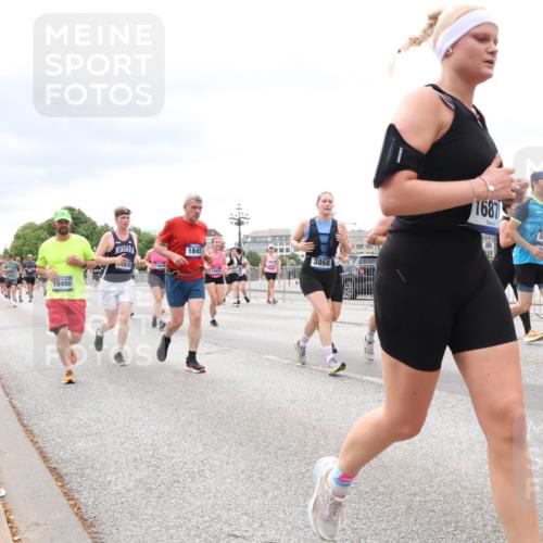 29.06.2025 - hella hamburg halbmarathon Lena Gebhardt http://msf.ph/oto/8404986 29.06.2025 10:58:35 Lombardsbrücke 10498, 935, 12024, 1687, 3547, 1845, 31, 3868, 1001, 1326, 1365, 1380, 1514, 1646, 1845, 2043, 2169, 2273, 2275, 2449, 2649, 2929, 3416, 3540, 3565, 3868, 4042, 4043, 4117, 4225, 4294, 5104, 5159, 5655, 5732, 5782, 5988, 6010, 6330, 6341, 6554, 6588, 6633, 6638, 6702, 6825, 6927, 7095, 7096, 7262, 7443, 7617, 7664, 7783, 7870, 7933, 7957, 7967, 8076, 8439, 8440, 8441, 8442, 8489, 8592, 8701, 8752, 8888, 9123, 9221, 9225, 9239, 9563, 9636, 9889, 9960, 9982, 10498 meine-sportfotos.de