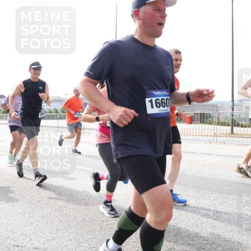 29.06.2025 - hella hamburg halbmarathon Lena Gebhardt http://msf.ph/oto/8404991 29.06.2025 10:16:34 Lombardsbrücke 1548, 884, 1660, 348, 322, 1117, 1212, 1240, 1244, 1403, 1599, 1602, 1825, 2347, 2803, 2835, 2912, 3030, 3088, 3134, 3156, 3176, 3450, 3484, 3648, 3687, 4478, 4583, 4637, 5036, 5037, 5046, 5294, 6024, 6328, 6488, 6742, 6941, 6948, 7158, 7358, 7753, 8274, 8295, 8317, 8597, 8619, 8645, 8707, 8847, 8857, 9091, 9208, 9332, 9492, 9601, 9628, 9664, 9676, 9802, 9810, 9881, 10076, 10107, 10139, 10141, 10183, 10232, 10292, 10844, 10990, 11344, 11345 meine-sportfotos.de