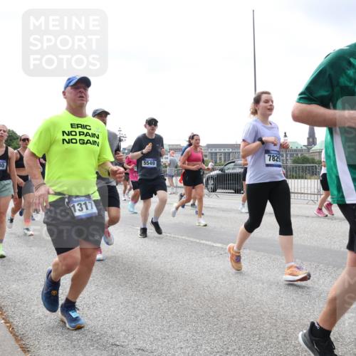 29.06.2025 - hella hamburg halbmarathon Lena Gebhardt http://msf.ph/oto/8404998 29.06.2025 10:41:12 Lombardsbrücke 4530, 1317, 5549, 7829, 6842, 1075, 1317, 1323, 1536, 1542, 1731, 2229, 2258, 2299, 2805, 2858, 3121, 3344, 3432, 3532, 3533, 3623, 3694, 4234, 4412, 4415, 4530, 4610, 4638, 4774, 4775, 5086, 5225, 5549, 5688, 5689, 5753, 5928, 5942, 6088, 6098, 6250, 6289, 6474, 6793, 6842, 6894, 7022, 7023, 7293, 7661, 7821, 7829, 8053, 8054, 8293, 8385, 8429, 8430, 8586, 8751, 8769, 8878, 8992, 9009, 9237, 9962, 10181, 10269, 10407, 10483, 10644, 10835, 11053, 11166 meine-sportfotos.de