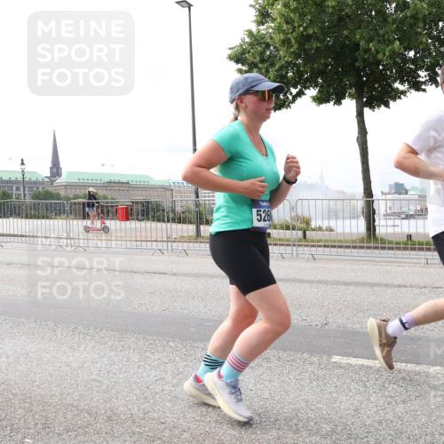 29.06.2025 - hella hamburg halbmarathon Lena Gebhardt http://msf.ph/oto/8405004 29.06.2025 10:24:14 Lombardsbrücke 1382, 4684, 526, 525, 1005, 1009, 1064, 1389, 1444, 1545, 2132, 2477, 2489, 3013, 3185, 3285, 3579, 3786, 4122, 4162, 4464, 4597, 4684, 4719, 4990, 4993, 5039, 5055, 5258, 5260, 5358, 5661, 5954, 6478, 6524, 6526, 7013, 7426, 7528, 7920, 7975, 8141, 8149, 8167, 8187, 8297, 8502, 8717, 9063, 9217, 9603, 11044, 11306, 11347, 11415, 11454, 12210, 13149, 13380, 13573, 13711, 14143, 15739, 15853 meine-sportfotos.de