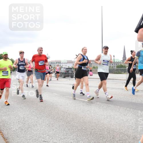 29.06.2025 - hella hamburg halbmarathon Lena Gebhardt http://msf.ph/oto/8405039 29.06.2025 10:58:35 Lombardsbrücke 10498, 14935, 1845, 386, 12310, 5655, 1001, 1326, 1365, 1380, 1514, 1646, 1845, 2043, 2169, 2273, 2275, 2449, 2649, 2929, 3416, 3540, 3565, 3868, 4042, 4043, 4117, 4225, 4294, 5104, 5159, 5655, 5732, 5782, 5988, 6010, 6330, 6341, 6554, 6588, 6633, 6638, 6702, 6825, 6927, 7095, 7096, 7262, 7443, 7617, 7664, 7783, 7870, 7933, 7957, 7967, 8076, 8439, 8440, 8441, 8442, 8489, 8592, 8701, 8752, 8888, 9123, 9221, 9225, 9239, 9563, 9636, 9889, 9960, 9982, 10498 meine-sportfotos.de
