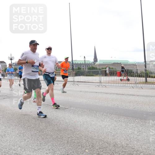 29.06.2025 - hella hamburg halbmarathon Lena Gebhardt http://msf.ph/oto/8405056 29.06.2025 10:24:14 Lombardsbrücke 14433, 17414, 18210, 1005, 1009, 1064, 1389, 1444, 1545, 2132, 2477, 2489, 3013, 3185, 3285, 3579, 3786, 4122, 4162, 4464, 4597, 4684, 4719, 4990, 4993, 5039, 5055, 5258, 5260, 5358, 5661, 5954, 6478, 6524, 6526, 7013, 7426, 7528, 7920, 7975, 8141, 8149, 8167, 8187, 8297, 8502, 8717, 9063, 9217, 9603, 11044, 11306, 11347, 11415, 11454, 12210, 13149, 13380, 13573, 13711, 14143, 15739, 15853 meine-sportfotos.de
