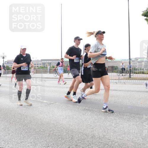 29.06.2025 - hella hamburg halbmarathon Lena Gebhardt http://msf.ph/oto/8405067 29.06.2025 10:50:19 Lombardsbrücke 2212, 16412, 7339, 12079, 830, 66, 1259, 1487, 1511, 1828, 2047, 2212, 3203, 3680, 3701, 3710, 3805, 3897, 4090, 4168, 4870, 4961, 5119, 5131, 5749, 5751, 5997, 6680, 6830, 7505, 7677, 7721, 7722, 7755, 8254, 8299, 8834, 9015, 9605, 9940, 10060, 10286, 10617, 10683, 10744, 11030, 11426, 11696, 11716, 11760, 12079, 13127, 13128, 13309, 13381, 13744, 13846, 13887, 14102, 14144, 14505, 14545, 14591, 14940, 15017, 15230, 15626 meine-sportfotos.de