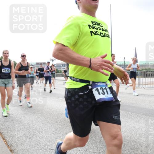 29.06.2025 - hella hamburg halbmarathon Lena Gebhardt http://msf.ph/oto/8405068 29.06.2025 10:41:12 Lombardsbrücke 4530, 1680, 1787, 131, 1075, 1317, 1323, 1536, 1542, 1731, 2229, 2258, 2299, 2805, 2858, 3121, 3344, 3432, 3532, 3533, 3623, 3694, 4234, 4412, 4415, 4530, 4610, 4638, 4774, 4775, 5086, 5225, 5549, 5688, 5689, 5753, 5928, 5942, 6088, 6098, 6250, 6289, 6474, 6793, 6842, 6894, 7022, 7023, 7293, 7661, 7821, 7829, 8053, 8054, 8293, 8385, 8429, 8430, 8586, 8751, 8769, 8878, 8992, 9009, 9237, 9962, 10181, 10269, 10407, 10483, 10644, 10835, 11053, 11166 meine-sportfotos.de