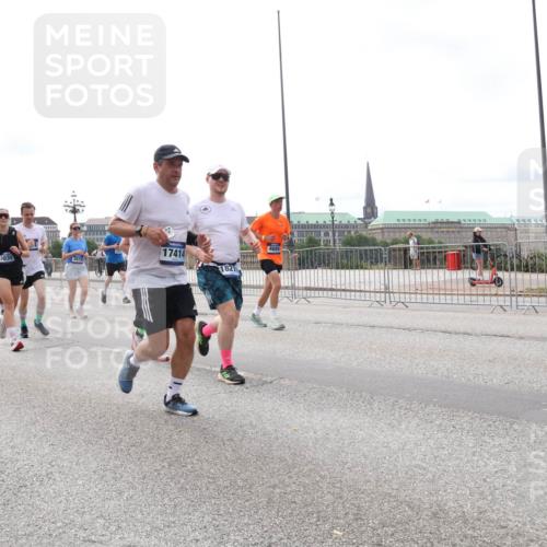 29.06.2025 - hella hamburg halbmarathon Lena Gebhardt http://msf.ph/oto/8405081 29.06.2025 10:24:14 Lombardsbrücke 5039, 3579, 1443, 17414, 18210, 4684, 1005, 1009, 1064, 1389, 1444, 1545, 2132, 2477, 2489, 3013, 3185, 3285, 3579, 3786, 4122, 4162, 4464, 4597, 4684, 4719, 4990, 4993, 5039, 5055, 5258, 5260, 5358, 5661, 5954, 6478, 6524, 6526, 7013, 7426, 7528, 7920, 7975, 8141, 8149, 8167, 8187, 8297, 8502, 8717, 9063, 9217, 9603, 11044, 11306, 11347, 11415, 11454, 12210, 13149, 13380, 13573, 13711, 14143, 15739, 15853 meine-sportfotos.de