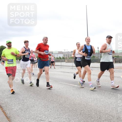 29.06.2025 - hella hamburg halbmarathon Lena Gebhardt http://msf.ph/oto/8405089 29.06.2025 10:58:35 Lombardsbrücke 10498, 14935, 12024, 1845, 19183, 3868, 2310, 5988, 565, 1001, 1326, 1365, 1380, 1514, 1646, 1845, 2043, 2169, 2273, 2275, 2449, 2649, 2929, 3416, 3540, 3565, 3868, 4042, 4043, 4117, 4225, 4294, 5104, 5159, 5655, 5732, 5782, 5988, 6010, 6330, 6341, 6554, 6588, 6633, 6638, 6702, 6825, 6927, 7095, 7096, 7262, 7443, 7617, 7664, 7783, 7870, 7933, 7957, 7967, 8076, 8439, 8440, 8441, 8442, 8489, 8592, 8701, 8752, 8888, 9123, 9221, 9225, 9239, 9563, 9636, 9889, 9960, 9982, 10498 meine-sportfotos.de