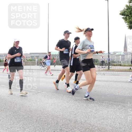 29.06.2025 - hella hamburg halbmarathon Lena Gebhardt http://msf.ph/oto/8405098 29.06.2025 10:50:19 Lombardsbrücke 2212, 7339, 12079, 6830, 1259, 1487, 1511, 1828, 2047, 2212, 3203, 3680, 3701, 3710, 3805, 3897, 4090, 4168, 4870, 4961, 5119, 5131, 5749, 5751, 5997, 6680, 6830, 7505, 7677, 7721, 7722, 7755, 8254, 8299, 8834, 9015, 9605, 9940, 10060, 10286, 10617, 10683, 10744, 11030, 11426, 11696, 11716, 11760, 12079, 13127, 13128, 13309, 13381, 13744, 13846, 13887, 14102, 14144, 14505, 14545, 14591, 14940, 15017, 15230, 15626 meine-sportfotos.de