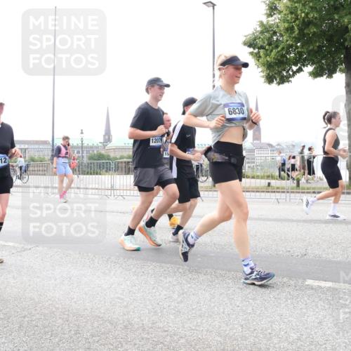29.06.2025 - hella hamburg halbmarathon Lena Gebhardt http://msf.ph/oto/8405129 29.06.2025 10:50:19 Lombardsbrücke 2212, 12079, 15, 6830, 1259, 1487, 1511, 1828, 2047, 2212, 3203, 3680, 3701, 3710, 3805, 3897, 4090, 4168, 4870, 4961, 5119, 5131, 5749, 5751, 5997, 6680, 6830, 7505, 7677, 7721, 7722, 7755, 8254, 8299, 8834, 9015, 9605, 9940, 10060, 10286, 10617, 10683, 10744, 11030, 11426, 11696, 11716, 11760, 12079, 13127, 13128, 13309, 13381, 13744, 13846, 13887, 14102, 14144, 14505, 14545, 14591, 14940, 15017, 15230, 15626 meine-sportfotos.de