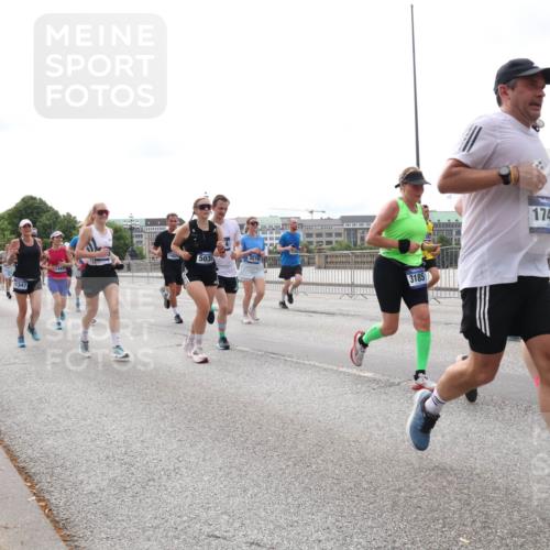 29.06.2025 - hella hamburg halbmarathon Lena Gebhardt http://msf.ph/oto/8405135 29.06.2025 10:24:15 Lombardsbrücke 11347, 1482, 5039, 3579, 3185, 1741, 1005, 1009, 1064, 1389, 1444, 1545, 2132, 2477, 2489, 3013, 3185, 3285, 3579, 3786, 4122, 4162, 4464, 4597, 4684, 4719, 4990, 4993, 5039, 5055, 5258, 5260, 5358, 5661, 5954, 6478, 6524, 6526, 7013, 7426, 7528, 7920, 7975, 8141, 8149, 8167, 8187, 8297, 8502, 8717, 9063, 9217, 9603, 11044, 11306, 11347, 11415, 11454, 12210, 13149, 13380, 13573, 13638, 13711, 14143 meine-sportfotos.de