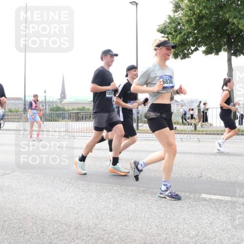 29.06.2025 - hella hamburg halbmarathon Lena Gebhardt http://msf.ph/oto/8405158 29.06.2025 10:50:19 Lombardsbrücke 14505, 2212, 1207, 6830, 1259, 1487, 1511, 1828, 2047, 2212, 3203, 3680, 3701, 3710, 3805, 3897, 4090, 4168, 4870, 4961, 5119, 5131, 5749, 5751, 5997, 6680, 6830, 7505, 7677, 7721, 7722, 7755, 8254, 8299, 8834, 9015, 9605, 9940, 10060, 10286, 10617, 10683, 10744, 11030, 11426, 11696, 11716, 11760, 12079, 13127, 13128, 13309, 13381, 13744, 13846, 13887, 14102, 14144, 14505, 14545, 14591, 14940, 15017, 15230, 15626 meine-sportfotos.de