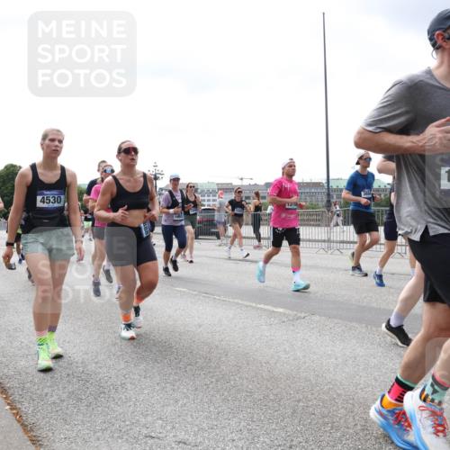 29.06.2025 - hella hamburg halbmarathon Lena Gebhardt http://msf.ph/oto/8405159 29.06.2025 10:41:13 Lombardsbrücke 4775, 15953, 4530, 16, 1316, 3694, 18844, 9962, 1075, 1317, 1536, 1542, 1731, 2229, 2258, 2299, 2805, 2858, 3121, 3344, 3432, 3532, 3533, 3623, 3694, 4234, 4412, 4415, 4530, 4610, 4638, 4774, 4775, 5086, 5225, 5549, 5688, 5689, 5753, 5928, 5942, 6088, 6098, 6250, 6289, 6474, 6793, 6842, 6894, 7022, 7023, 7293, 7661, 7821, 7829, 8053, 8054, 8293, 8385, 8429, 8430, 8586, 8751, 8769, 8878, 8992, 9009, 9237, 9962, 10181, 10269, 10348, 10407, 10483, 10644, 10835, 11053, 11166 meine-sportfotos.de