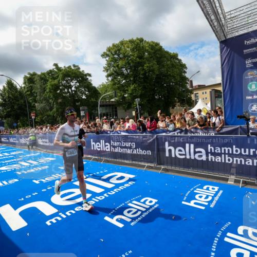 29.06.2025 - hella hamburg halbmarathon Zöllner http://msf.ph/oto/8405214 29.06.2025 10:40:23 Ziel 5803, 8370, 14699, 17245, 17916, 18614 meine-sportfotos.de