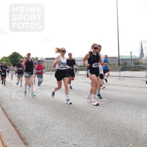 29.06.2025 - hella hamburg halbmarathon Lena Gebhardt http://msf.ph/oto/8405215 29.06.2025 10:24:15 Lombardsbrücke 1005, 1009, 1064, 1389, 1444, 1545, 2132, 2477, 2489, 3013, 3185, 3285, 3579, 3786, 4122, 4162, 4464, 4597, 4684, 4719, 4990, 4993, 5039, 5055, 5258, 5260, 5358, 5661, 5954, 6478, 6524, 6526, 7013, 7426, 7528, 7920, 7975, 8141, 8149, 8167, 8187, 8297, 8502, 8717, 9063, 9217, 9603, 11044, 11306, 11347, 11415, 11454, 12210, 13149, 13380, 13573, 13638, 13711, 14143 meine-sportfotos.de