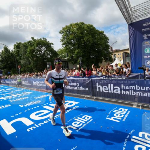 29.06.2025 - hella hamburg halbmarathon Zöllner http://msf.ph/oto/8405230 29.06.2025 10:40:23 Ziel 5803, 8370, 14699, 17245, 17916, 18614 meine-sportfotos.de