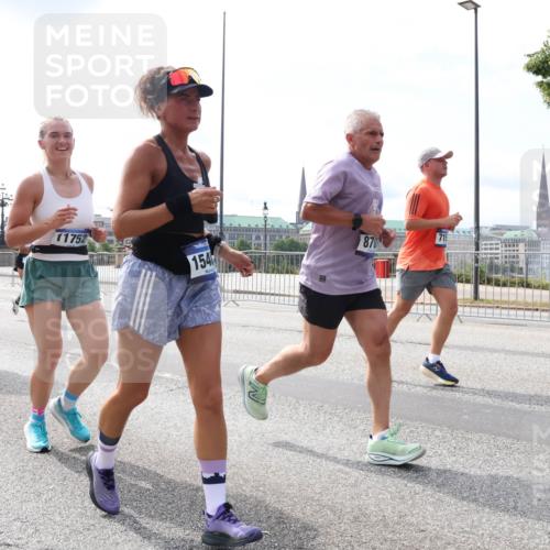 29.06.2025 - hella hamburg halbmarathon Lena Gebhardt http://msf.ph/oto/8405249 29.06.2025 10:16:35 Lombardsbrücke 4478, 17838, 11752, 154, 870, 1117, 1212, 1240, 1244, 1403, 1599, 1602, 1825, 2347, 2803, 2835, 2912, 3030, 3088, 3134, 3156, 3176, 3450, 3484, 3648, 3687, 4478, 4583, 4637, 5036, 5037, 5046, 5294, 6024, 6328, 6488, 6742, 6941, 6948, 7158, 7358, 7753, 8274, 8295, 8317, 8597, 8619, 8645, 8707, 8847, 8857, 9091, 9208, 9332, 9492, 9601, 9628, 9664, 9676, 9802, 9810, 9881, 10076, 10107, 10139, 10141, 10183, 10232, 10292, 10844, 10990, 11344, 11345 meine-sportfotos.de