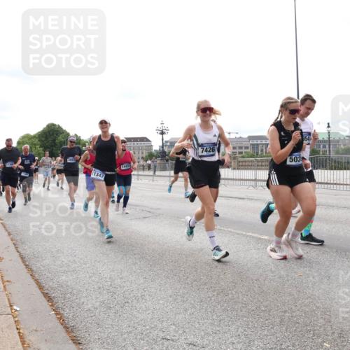 29.06.2025 - hella hamburg halbmarathon Lena Gebhardt http://msf.ph/oto/8405264 29.06.2025 10:24:16 Lombardsbrücke 1130, 1389, 11347, 14433, 7426, 503, 954, 1005, 1009, 1064, 1389, 1444, 1545, 2132, 2477, 2489, 3013, 3185, 3285, 3421, 3579, 3786, 4122, 4162, 4464, 4597, 4684, 4719, 4990, 4993, 5039, 5055, 5258, 5260, 5358, 5661, 5954, 6478, 6524, 6526, 7013, 7426, 7528, 7920, 7975, 8141, 8149, 8167, 8187, 8297, 8502, 8717, 9063, 9217, 9603, 11044, 11306, 11347, 11415, 11454, 12210, 13111, 13113, 13380, 13573, 13638, 13711, 14143 meine-sportfotos.de
