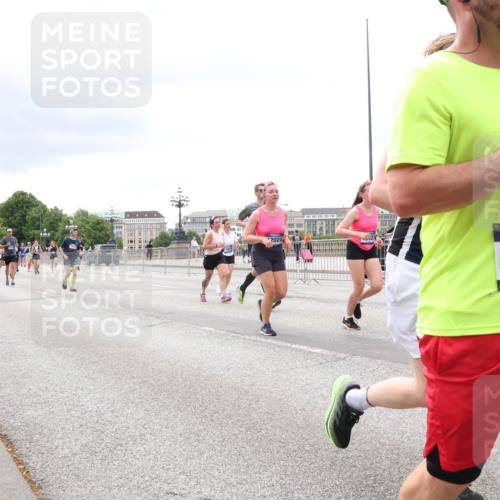 29.06.2025 - hella hamburg halbmarathon Lena Gebhardt http://msf.ph/oto/8405273 29.06.2025 10:58:37 Lombardsbrücke 2024, 23, 110, 10498, 1001, 1326, 1365, 1380, 1514, 1646, 1845, 2043, 2273, 2275, 2449, 2649, 2929, 3416, 3540, 3565, 3868, 4042, 4043, 4117, 4225, 4294, 5104, 5159, 5655, 5732, 5782, 5988, 6010, 6330, 6341, 6554, 6588, 6633, 6638, 6702, 6825, 6927, 7095, 7096, 7262, 7443, 7617, 7664, 7783, 7870, 7933, 7957, 7967, 8076, 8439, 8440, 8441, 8442, 8489, 8592, 8701, 8752, 8888, 9123, 9221, 9225, 9239, 9563, 9636, 9889, 9960, 9982, 10498 meine-sportfotos.de