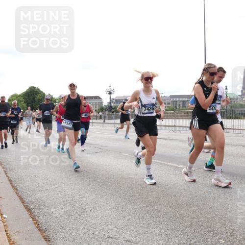 29.06.2025 - hella hamburg halbmarathon Lena Gebhardt http://msf.ph/oto/8405288 29.06.2025 10:24:16 Lombardsbrücke 11306, 1389, 4993, 11347, 7426, 14433, 503, 54, 1005, 1009, 1064, 1389, 1444, 1545, 2132, 2477, 2489, 3013, 3185, 3285, 3421, 3579, 3786, 4122, 4162, 4464, 4597, 4684, 4719, 4990, 4993, 5039, 5055, 5258, 5260, 5358, 5661, 5954, 6478, 6524, 6526, 7013, 7426, 7528, 7920, 7975, 8141, 8149, 8167, 8187, 8297, 8502, 8717, 9063, 9217, 9603, 11044, 11306, 11347, 11415, 11454, 12210, 13111, 13113, 13380, 13573, 13638, 13711, 14143 meine-sportfotos.de
