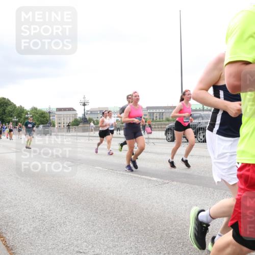 29.06.2025 - hella hamburg halbmarathon Lena Gebhardt http://msf.ph/oto/8405294 29.06.2025 10:58:37 Lombardsbrücke 1202, 10498, 1001, 1326, 1365, 1380, 1514, 1646, 1845, 2043, 2273, 2275, 2449, 2649, 2929, 3416, 3540, 3565, 3868, 4042, 4043, 4117, 4225, 4294, 5104, 5159, 5655, 5732, 5782, 5988, 6010, 6330, 6341, 6554, 6588, 6633, 6638, 6702, 6825, 6927, 7095, 7096, 7262, 7443, 7617, 7664, 7783, 7870, 7933, 7957, 7967, 8076, 8439, 8440, 8441, 8442, 8489, 8592, 8701, 8752, 8888, 9123, 9221, 9225, 9239, 9563, 9636, 9889, 9960, 9982, 10498 meine-sportfotos.de